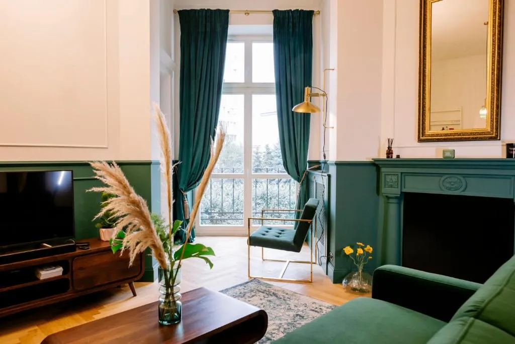 Image of French Touch: romantyczny apartament w kamienicy