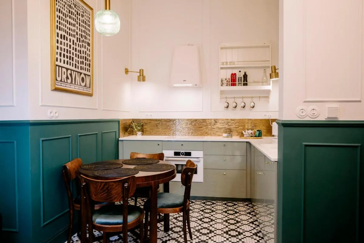 Image 1 of French Touch: romantyczny apartament w kamienicy
