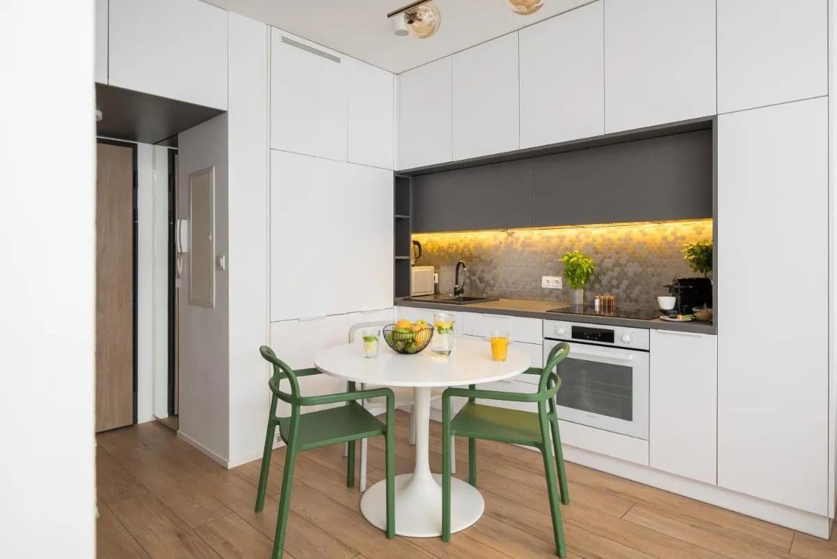 Image 3 of Fully-equipped studio with garage, balcony, 300 m to Metro Station, only 10 min to city centre