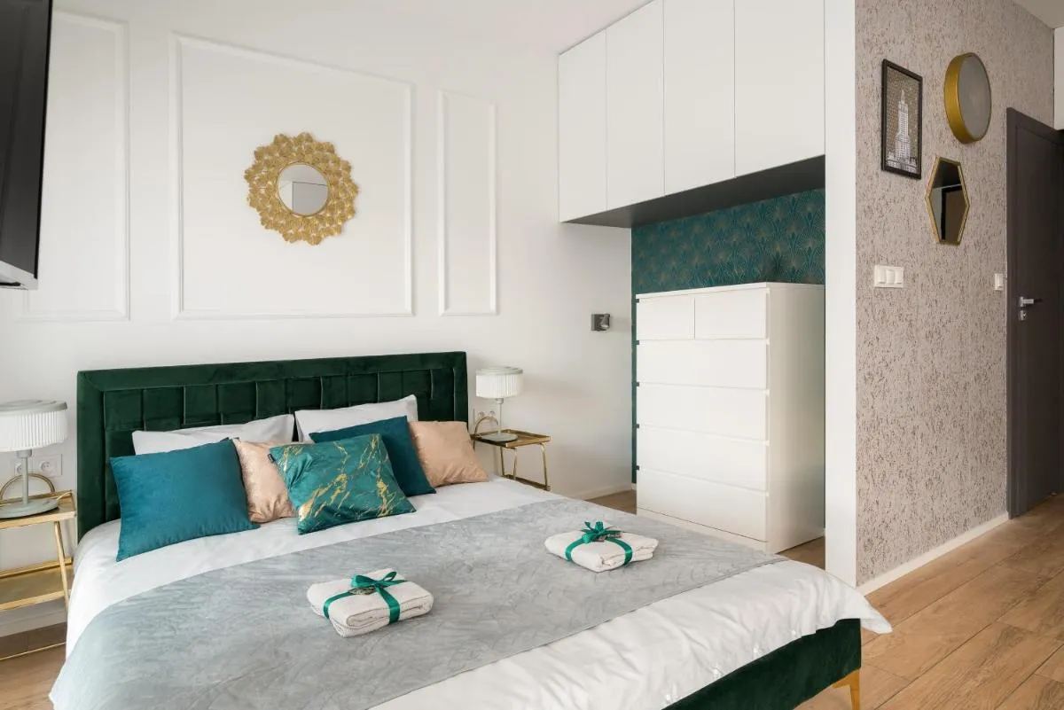 Image 1 of Fully-equipped studio with garage, balcony, 300 m to Metro Station, only 10 min to city centre