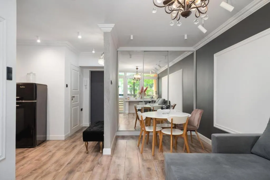 Image 3 of Golden Apartments Warsaw-Cozy and Stylish – Aleja Solidarności
