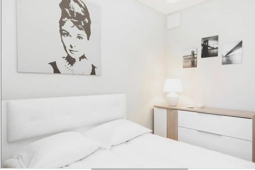 Image 1 of Golden Apartments Warsaw – Luxury One Bedroom – Grzybowska 85-220