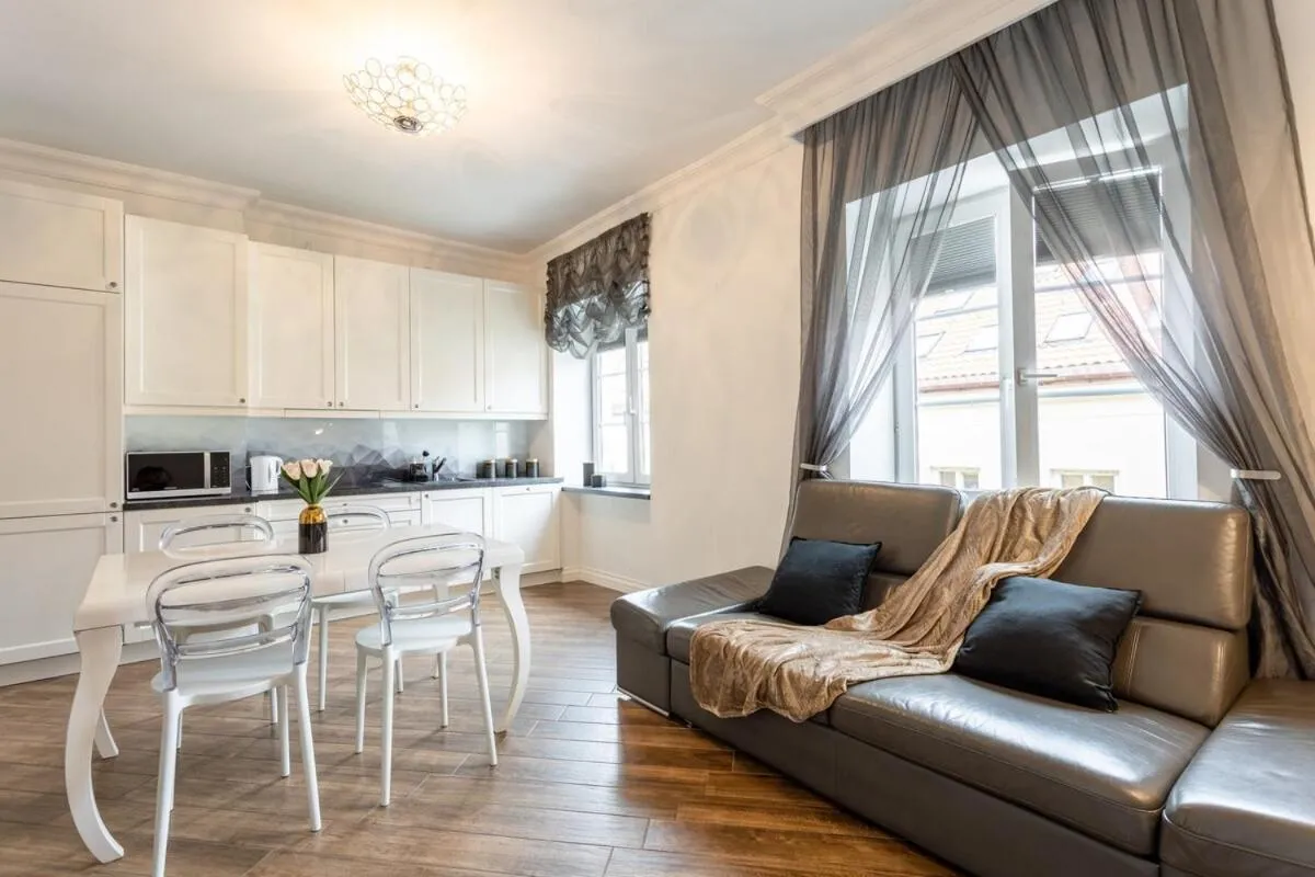 Image 2 of Golden Apartments Warsaw – Stylish and Luxury Apartment – Podwale