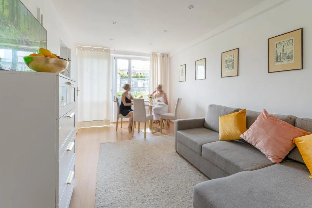 Image 3 of GreenPoint Hoża Apartment