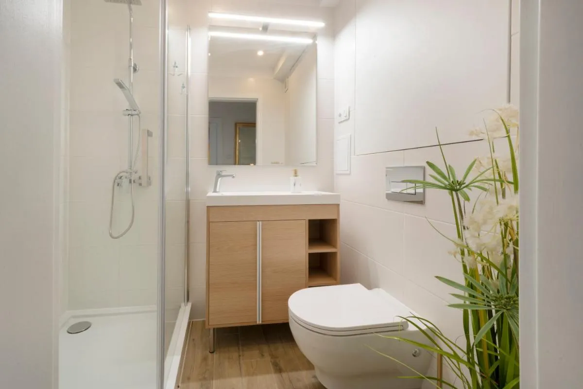 Image 2 of GreenPoint Hoża Apartment