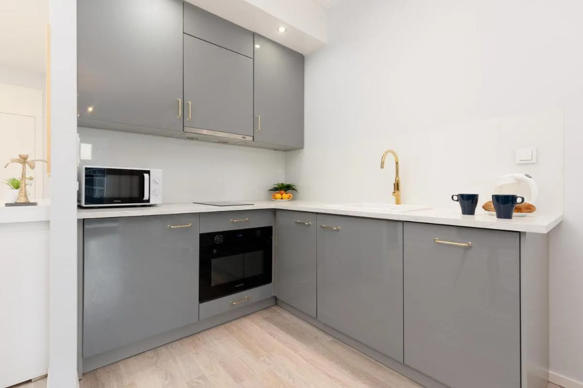 Image 2 of Grzybowska Apartment with Air Conditioning & Balcony Warsaw by Renters Prestige