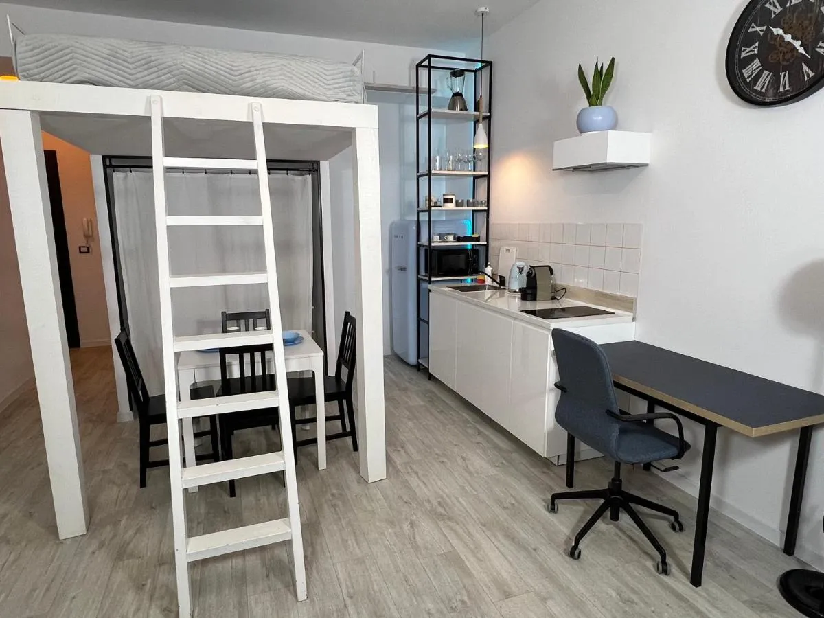 Image 3 of Łazienki Krolewskie Studio z Antresolą i widokiem