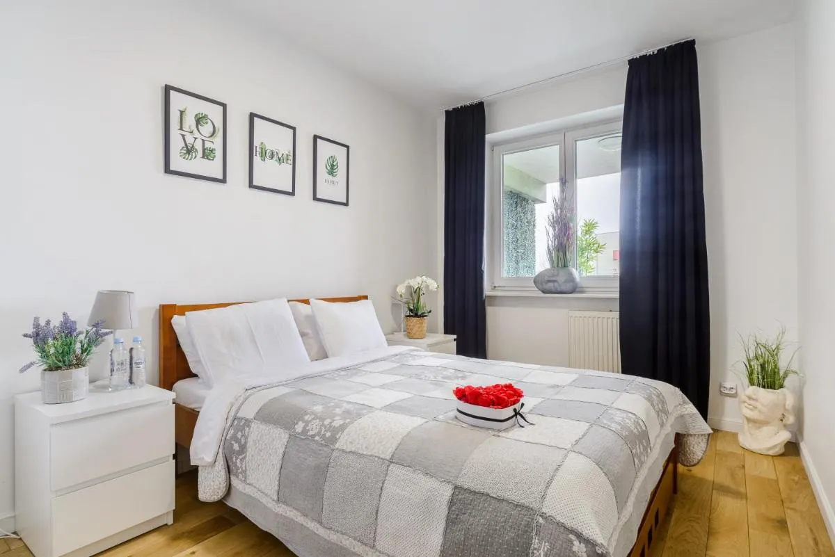 Image 1 of Lumina 3 bedroom apart Park Szczęśliwicki