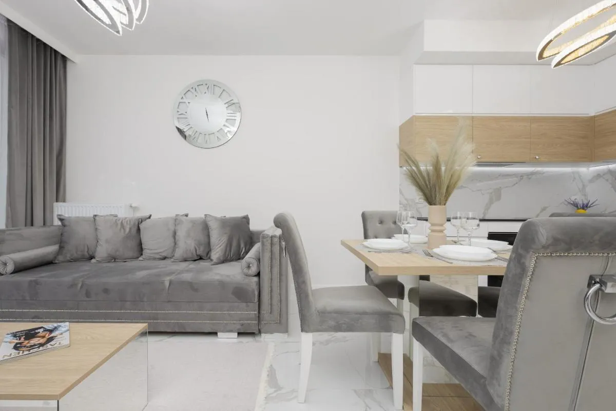 Image 6 of Luxurious Grey Apartment with Sauna, Gym and Parking by Noclegi Renters