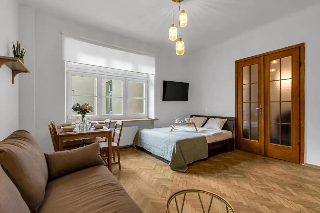 Image of Mokotów Studio – Top Location, Tram&Shops nearby – by Rentujemy