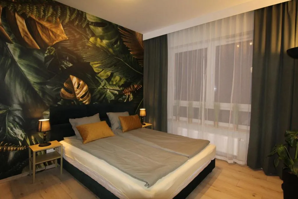 Image of NEW Apartment Mona Warsaw Green