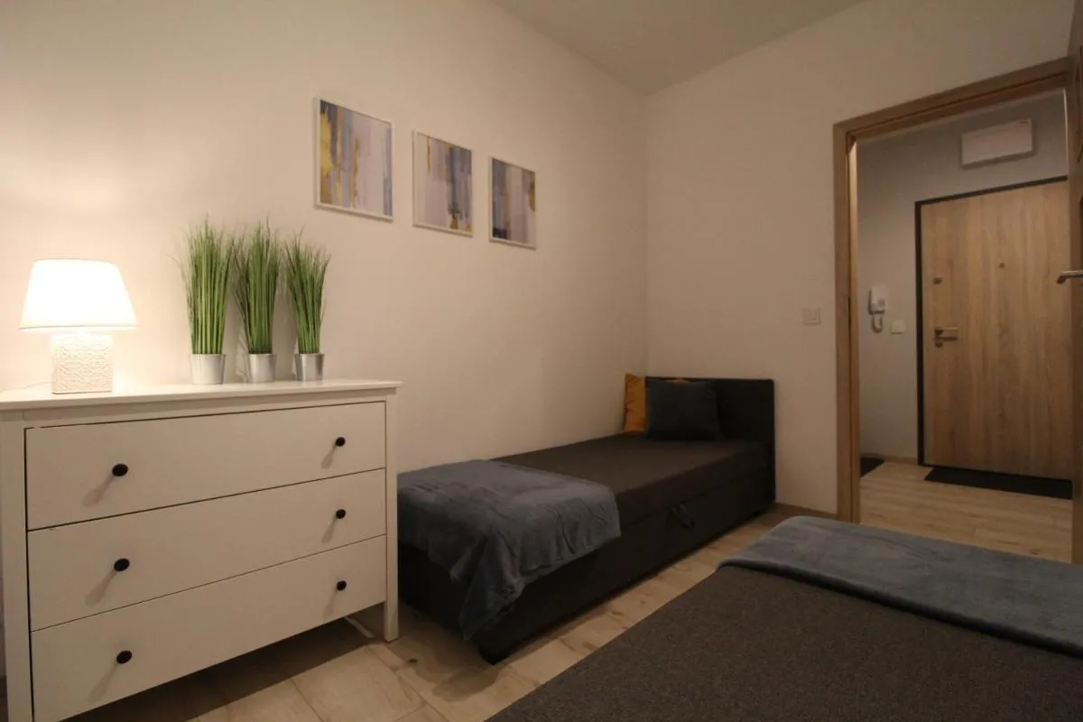 Image 1 of NEW Apartment Mona Warsaw Green