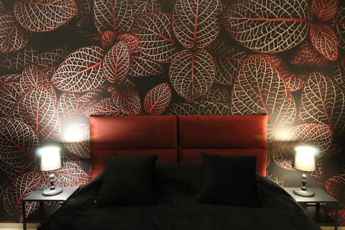Image 1 of NEW Apartment Mona Warsaw Red
