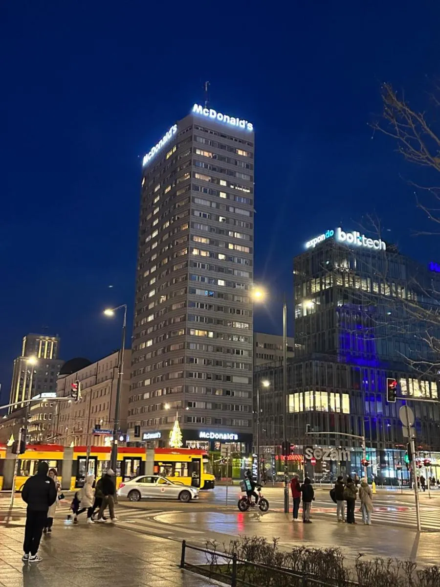 Image 4 of NICE VIEW centrum metro x2 WIFI 600 MBs Smart TV Panorama Miasta