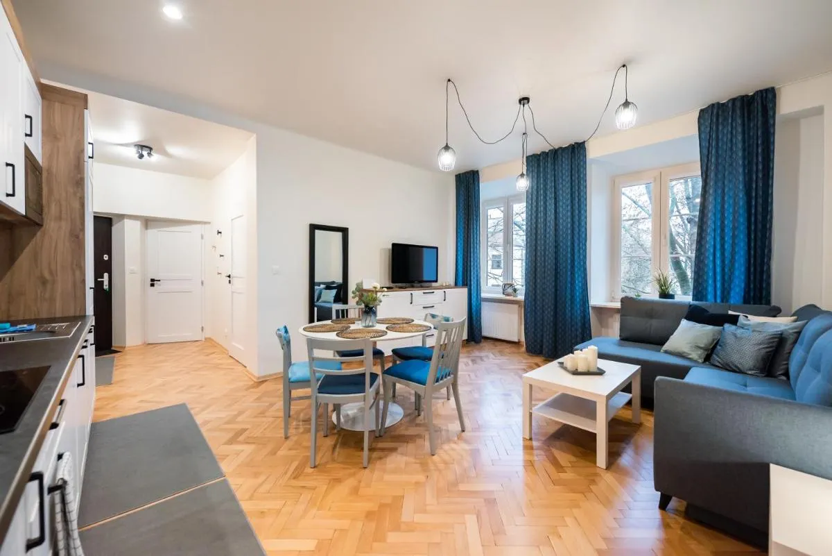Image 2 of Old Town Eclectic Apartment for 6 people