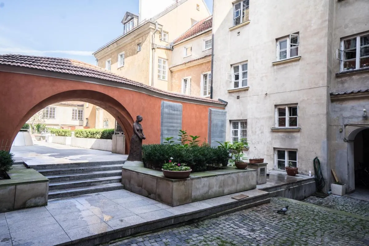 Image 5 of Old Town Heart III – Old Town Square
