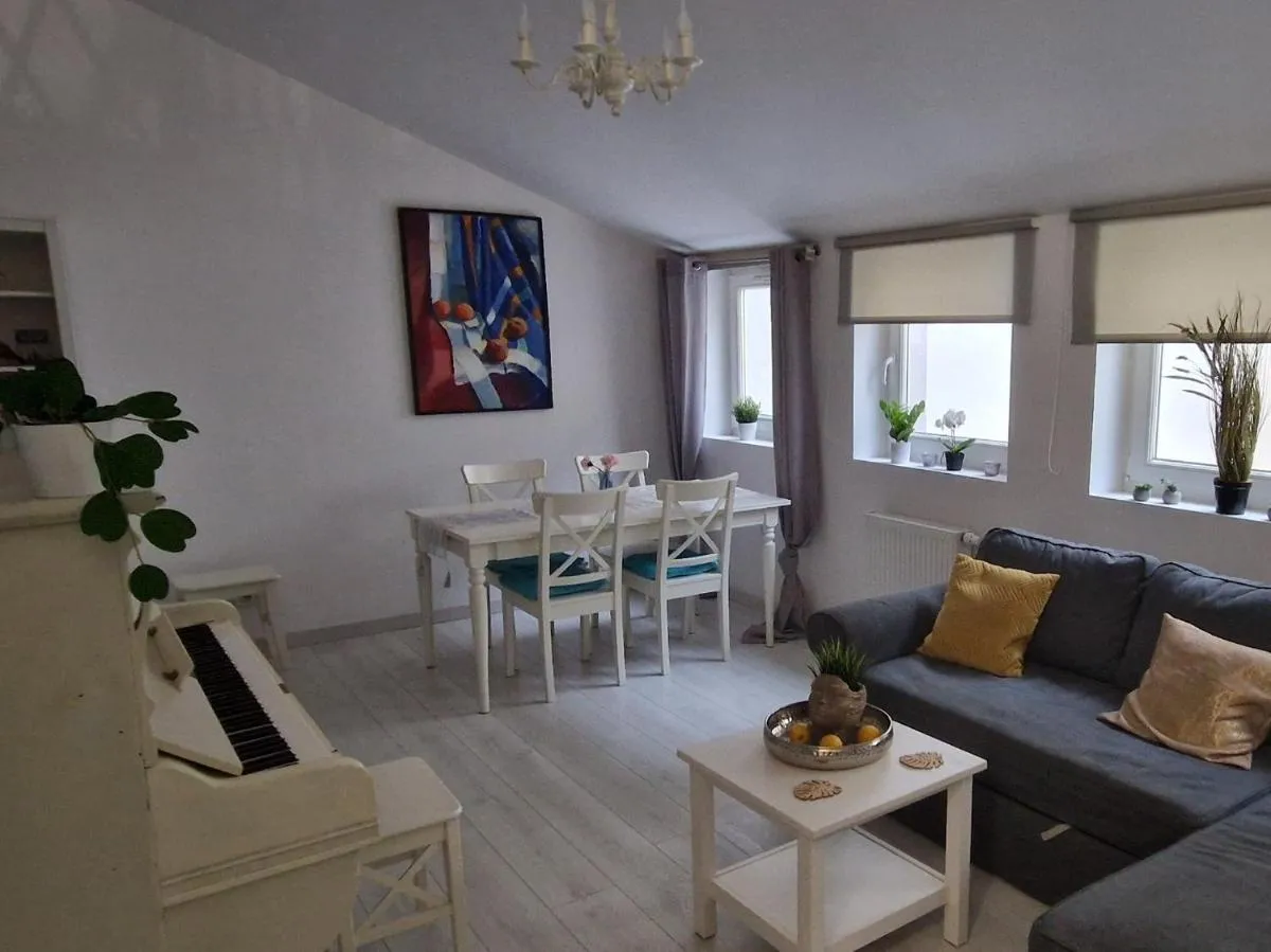 Image 3 of “Pianist” City Break Apartment