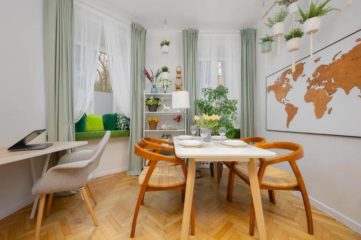 Image 2 of Piękny Jasny Apartament z Sypialnią i Biurkiem by Noclegi Renters