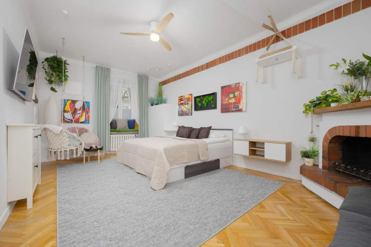 Image 1 of Piękny Jasny Apartament z Sypialnią i Biurkiem by Noclegi Renters