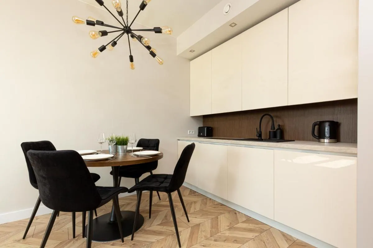 Image 3 of Platinum Towers Apartment with Parking by Renters Prestige