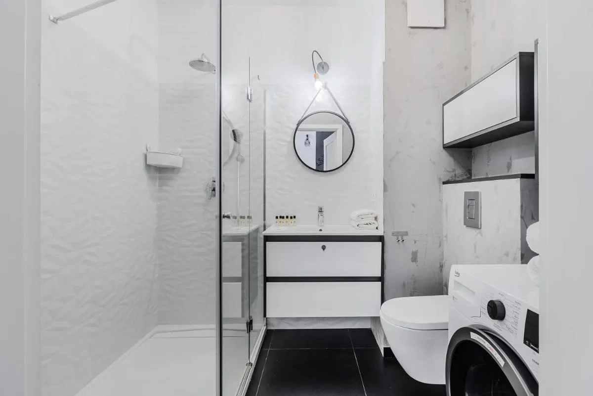 Image 2 of Premium Apartments in the Center of Warsaw with FREE Parking & Balcony