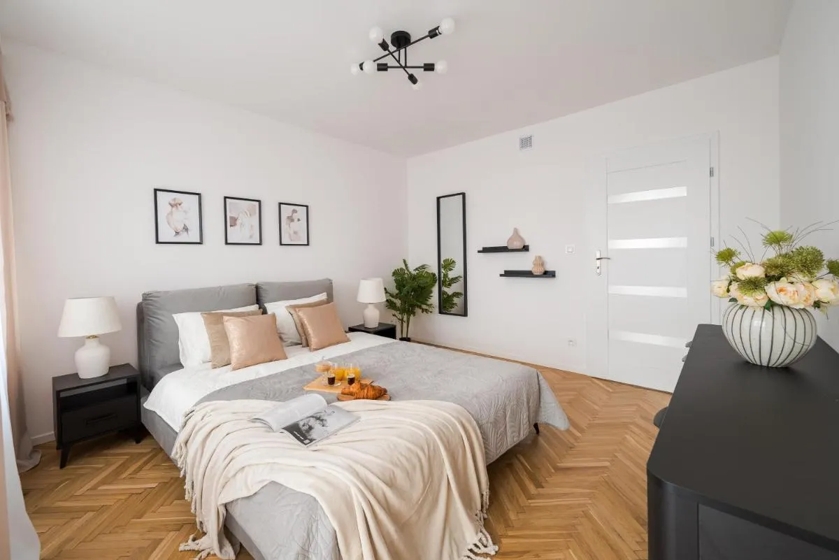 Image 2 of Pulawska Residence Mokotów 2-bedroom & living room, balcony & free parking on site