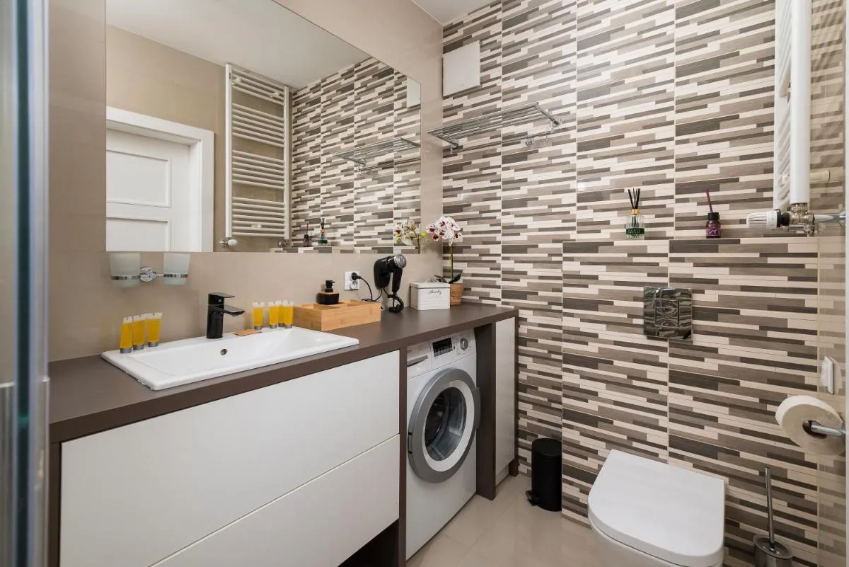 Image 2 of Rondo Wiatraczna Deluxe Apartment