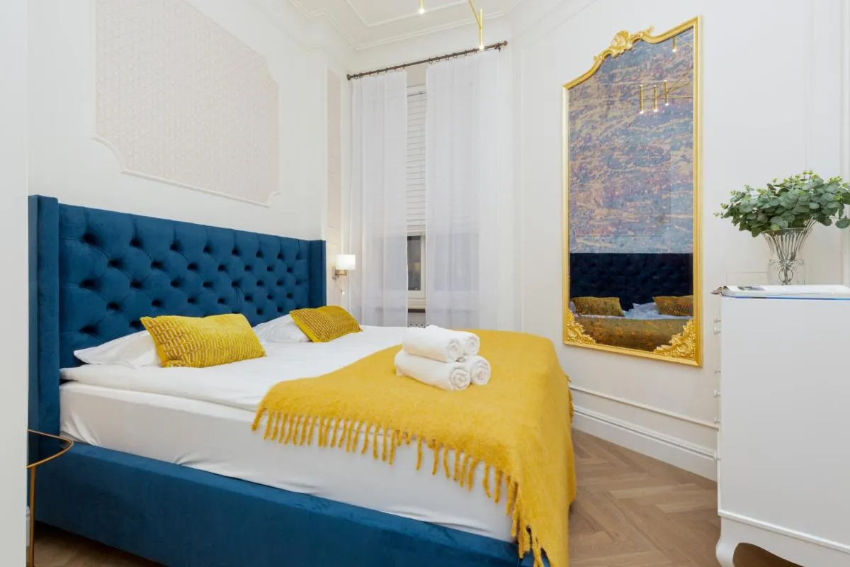 Image 2 of Royal Apartment Kopernika by Renters Prestige