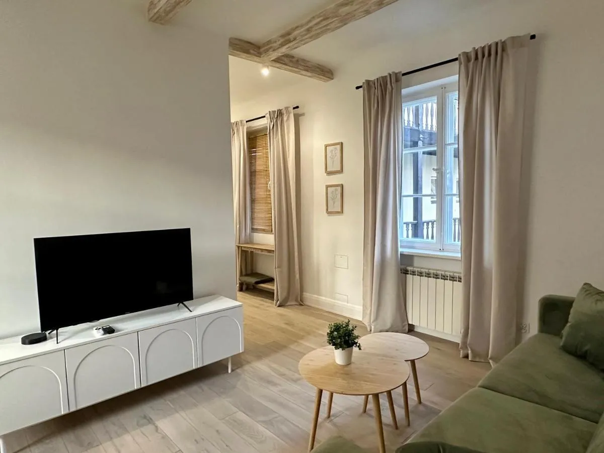 Image 4 of Rynek Nowego Miasta Old Town Apartment