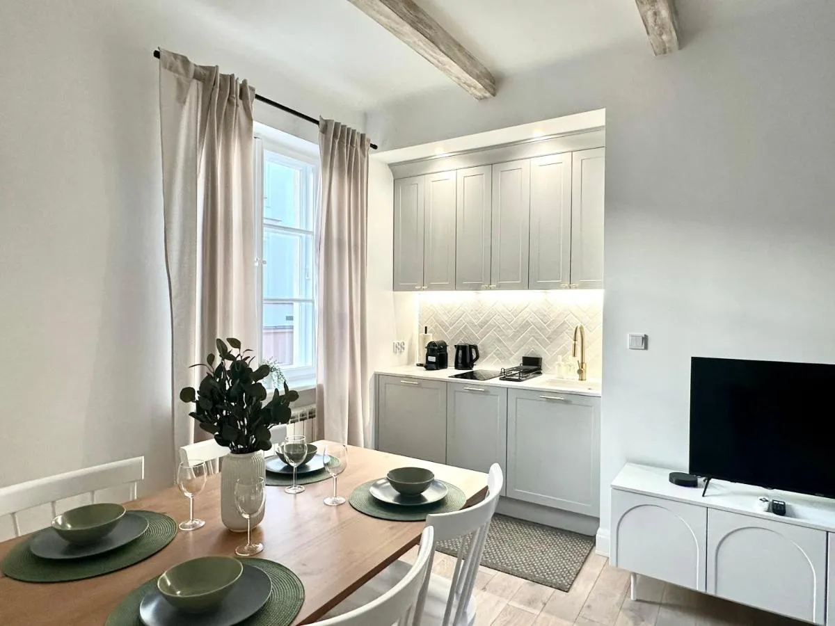 Image 2 of Rynek Nowego Miasta Old Town Apartment