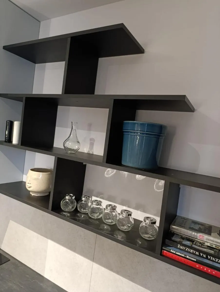 Image 3 of Spacious & Modern 3BR-2BA Apt