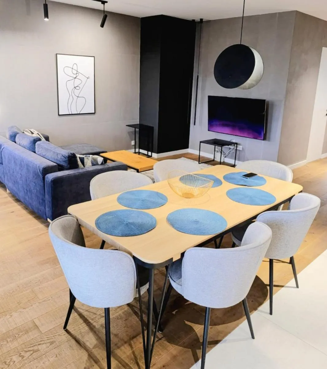 Image 6 of Spacious & Modern 3BR-2BA Apt