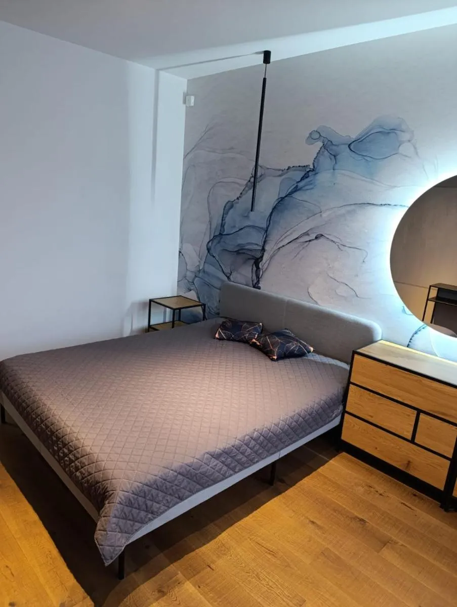 Image 1 of Spacious & Modern 3BR-2BA Apt