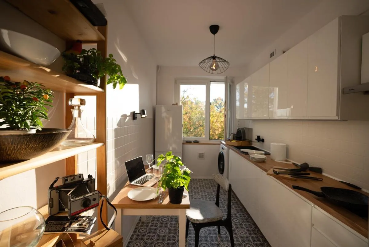 Image 3 of Spacious, quiet and bright apartment, close center, parking, air-conditioned rooms