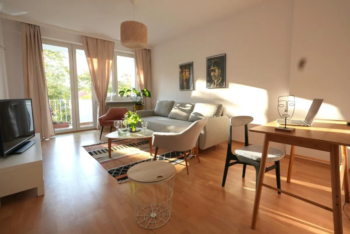 Image 4 of Spacious, quiet and bright apartment, close center, parking, air-conditioned rooms