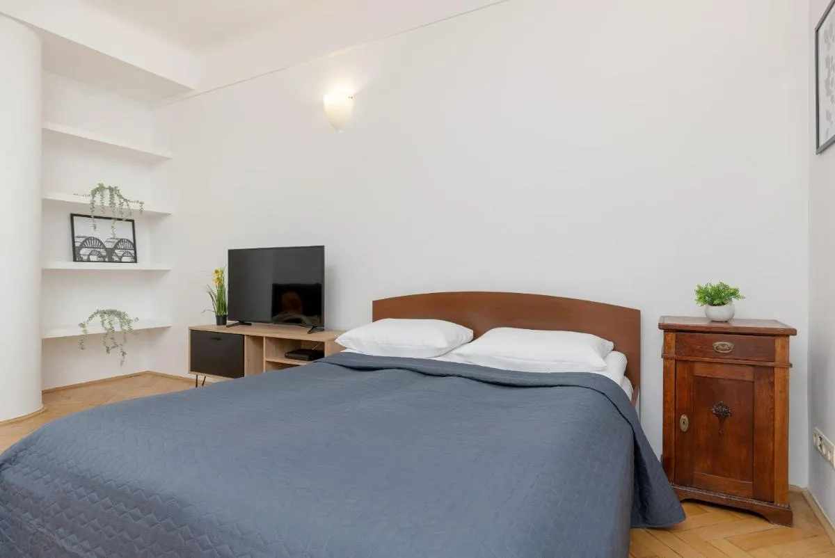 Image 6 of Studio in the Center of Warsaw with Balcony and Separate Kitchen by Noclegi Renters