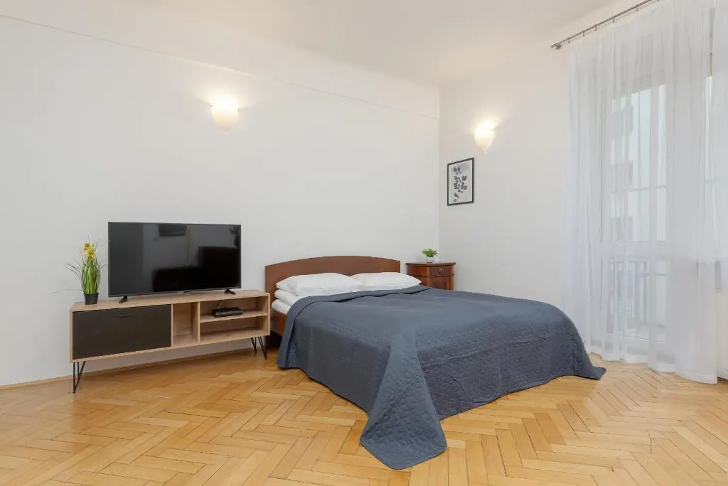 Image of Studio in the Center of Warsaw with Balcony and Separate Kitchen by Noclegi Renters