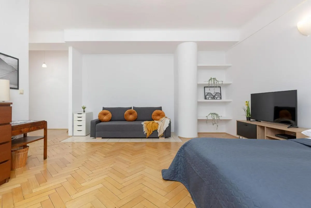 Image 3 of Studio in the Center of Warsaw with Balcony and Separate Kitchen by Noclegi Renters