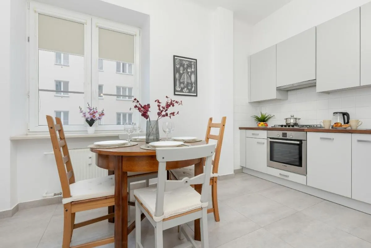 Image 2 of Studio in the Center of Warsaw with Balcony and Separate Kitchen by Noclegi Renters