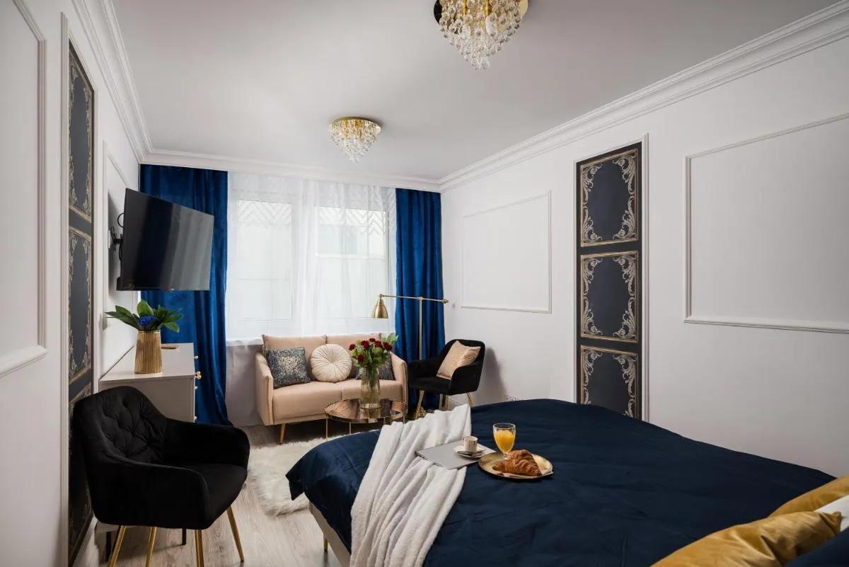 Image 1 of Stunning 2-BR Apartament Palace in the window, air-conditioning 500m to Central Station