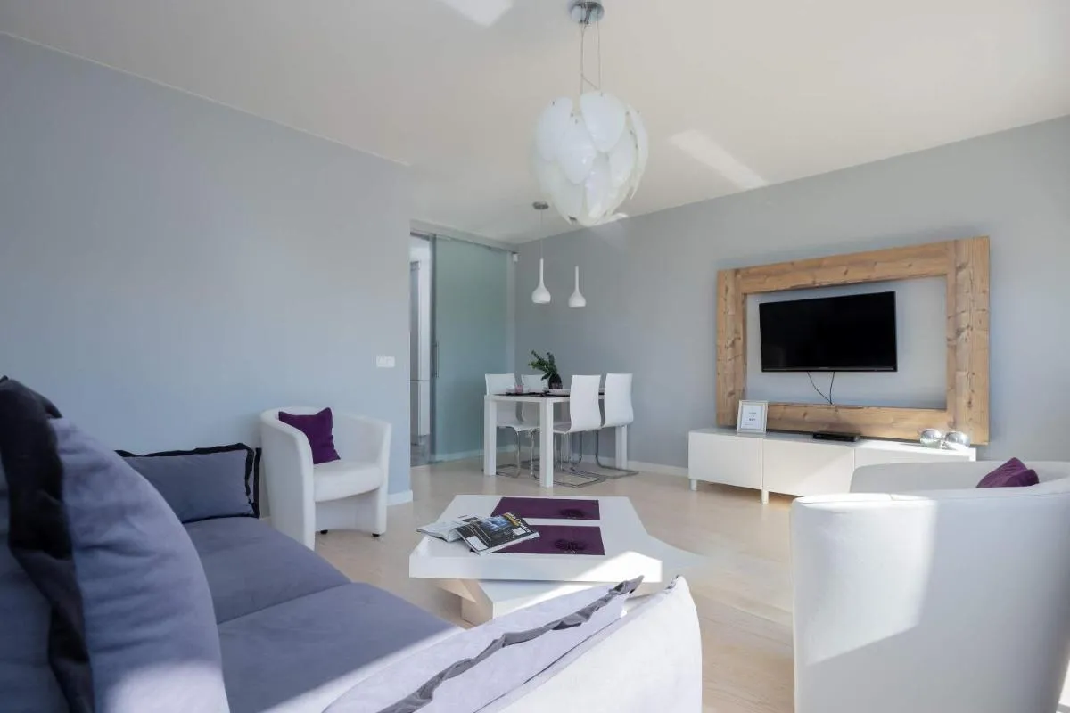 Image 3 of Stylish Apartment in Downtown Warsaw by Noclegi Renters