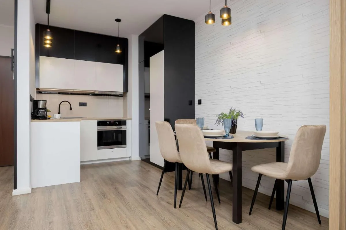 Image 2 of Stylish Apartment with Parking by Noclegi Renters