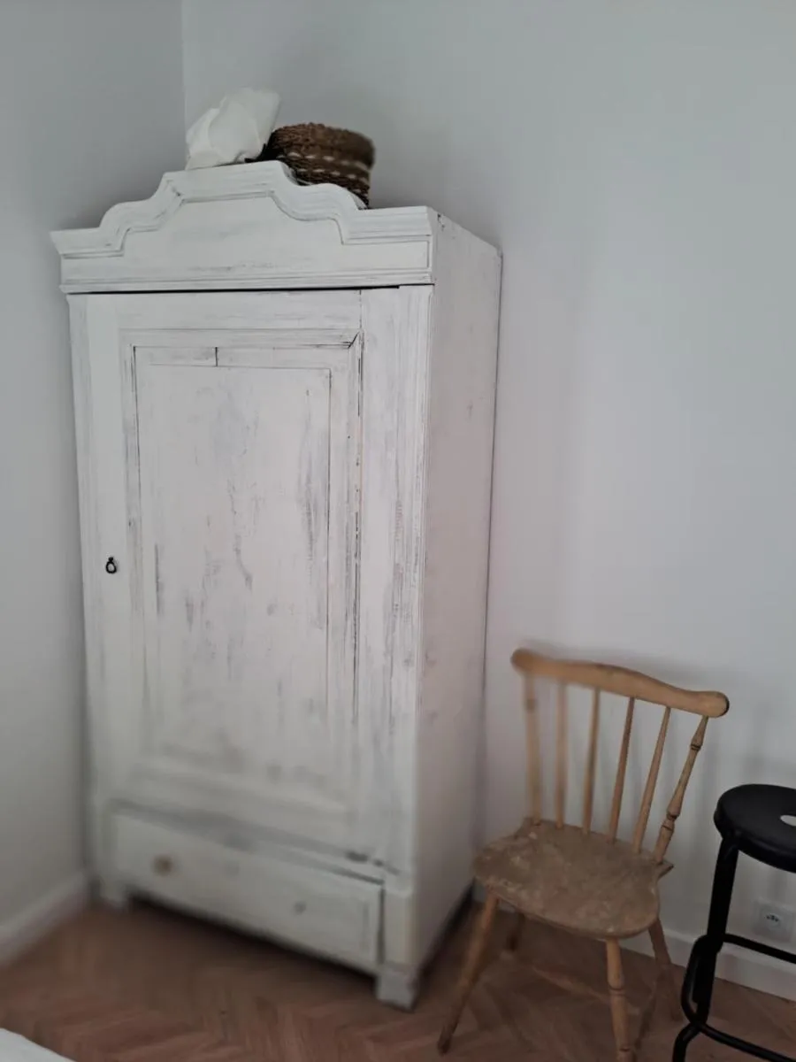 Image 1 of Sunny & modern 2 beds spacious air-conditioned Warsaw