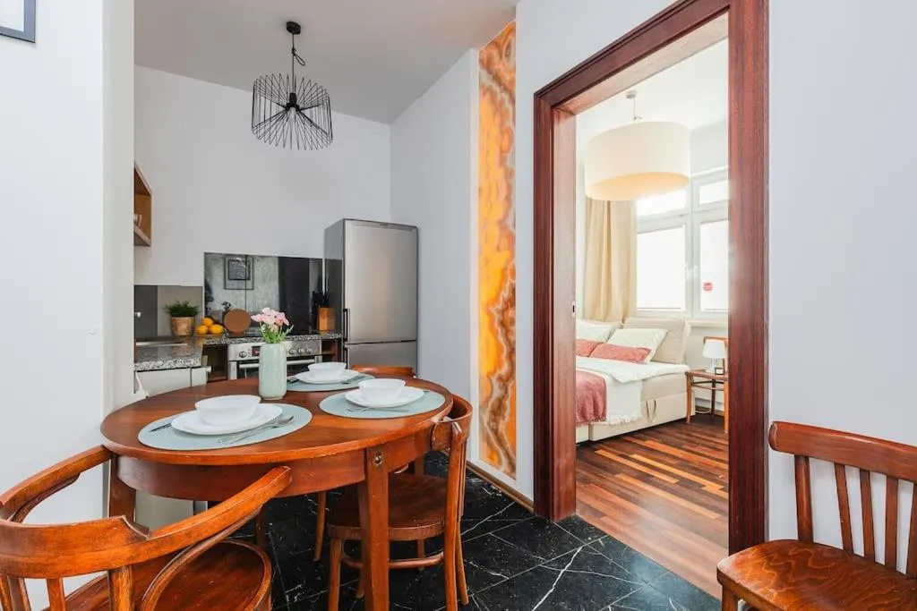 Image 3 of SuperApart Wilanowska apt 2 “Chic 1-Bed Suite with Full Kitchen & Bathtub Access”