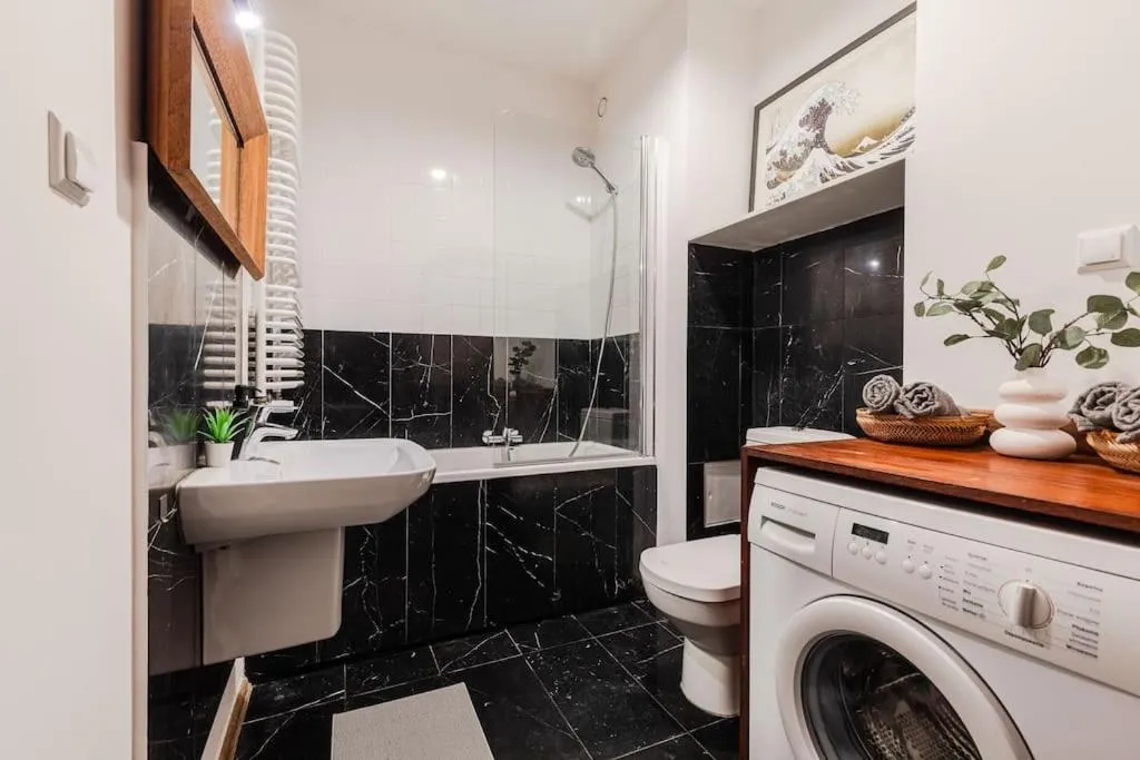 Image 2 of SuperApart Wilanowska apt 2 “Chic 1-Bed Suite with Full Kitchen & Bathtub Access”