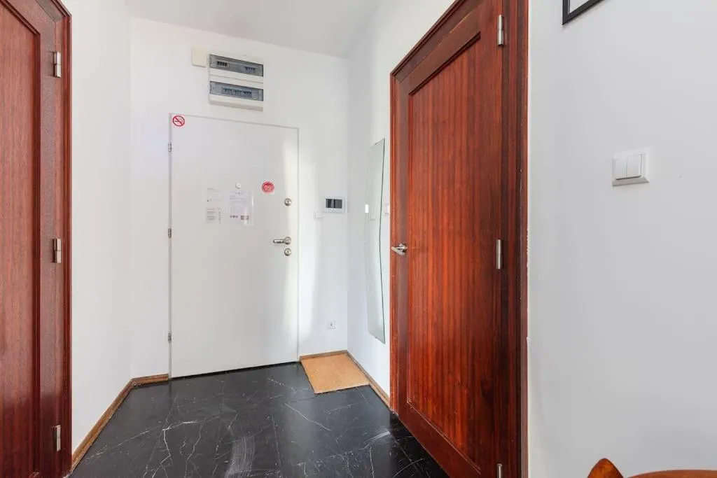 Image 5 of SuperApart Wilanowska apt 2 “Chic 1-Bed Suite with Full Kitchen & Bathtub Access”