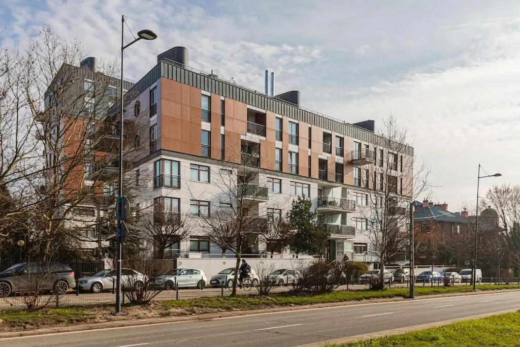 Image 4 of SuperApart Wilanowska apt 2 “Chic 1-Bed Suite with Full Kitchen & Bathtub Access”