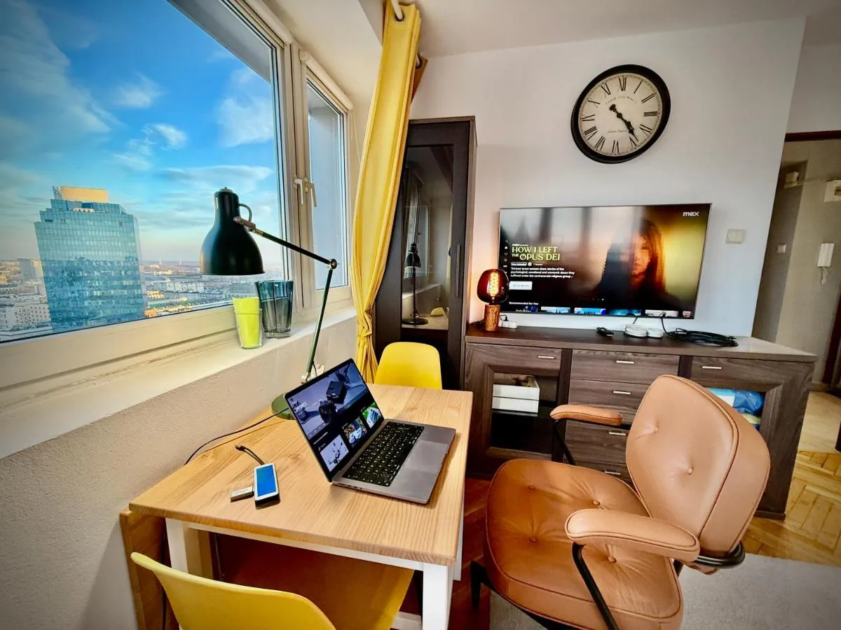 Image 1 of Super Apartment YELLOW 2x Metro fast Wifi 1 Gbs Netflix Panorama Miasta