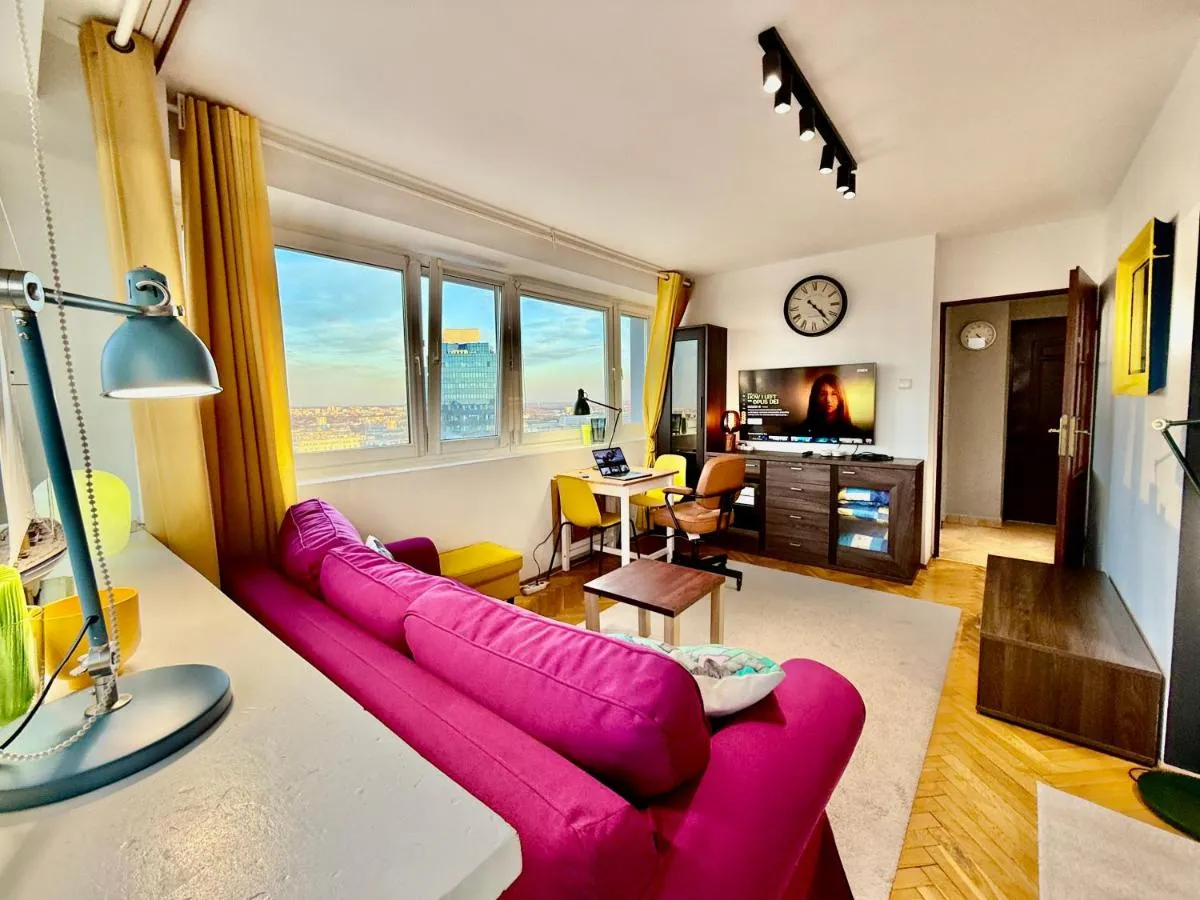 Image 5 of Super Apartment YELLOW 2x Metro fast Wifi 1 Gbs Netflix Panorama Miasta
