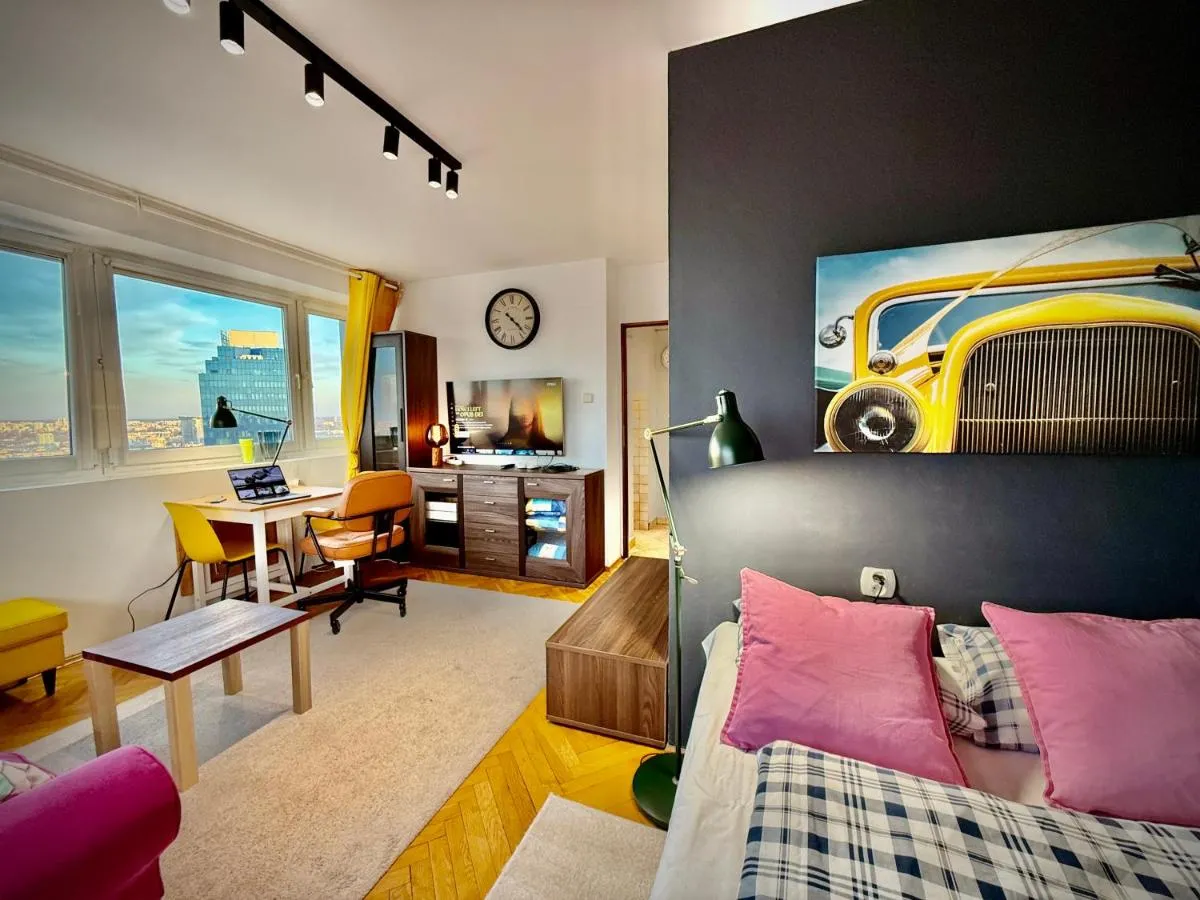 Image 2 of Super Apartment YELLOW 2x Metro fast Wifi 1 Gbs Netflix Panorama Miasta